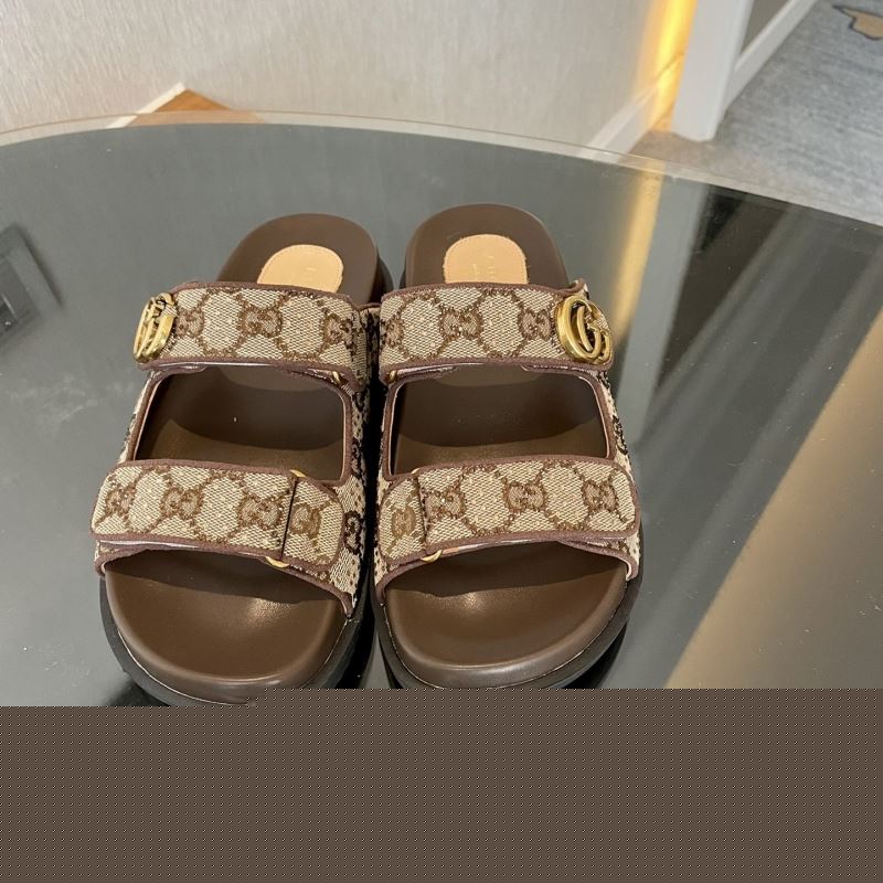 G*u*i sandals